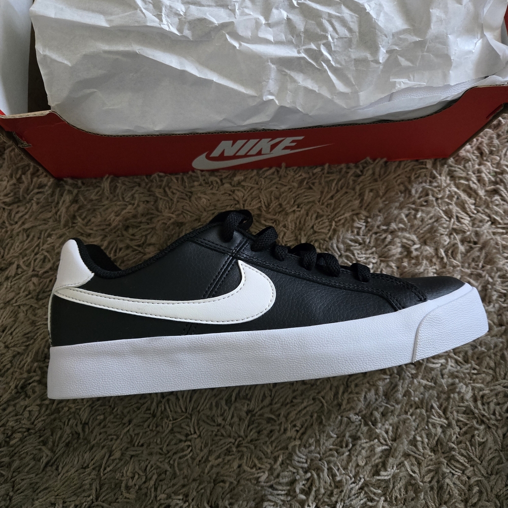 Nike Black and White Sneakers